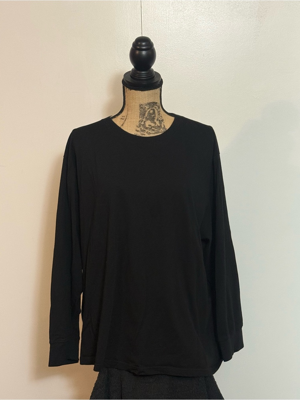 PINK Victoria's Secret Black Long-Sleeve Crew Tee